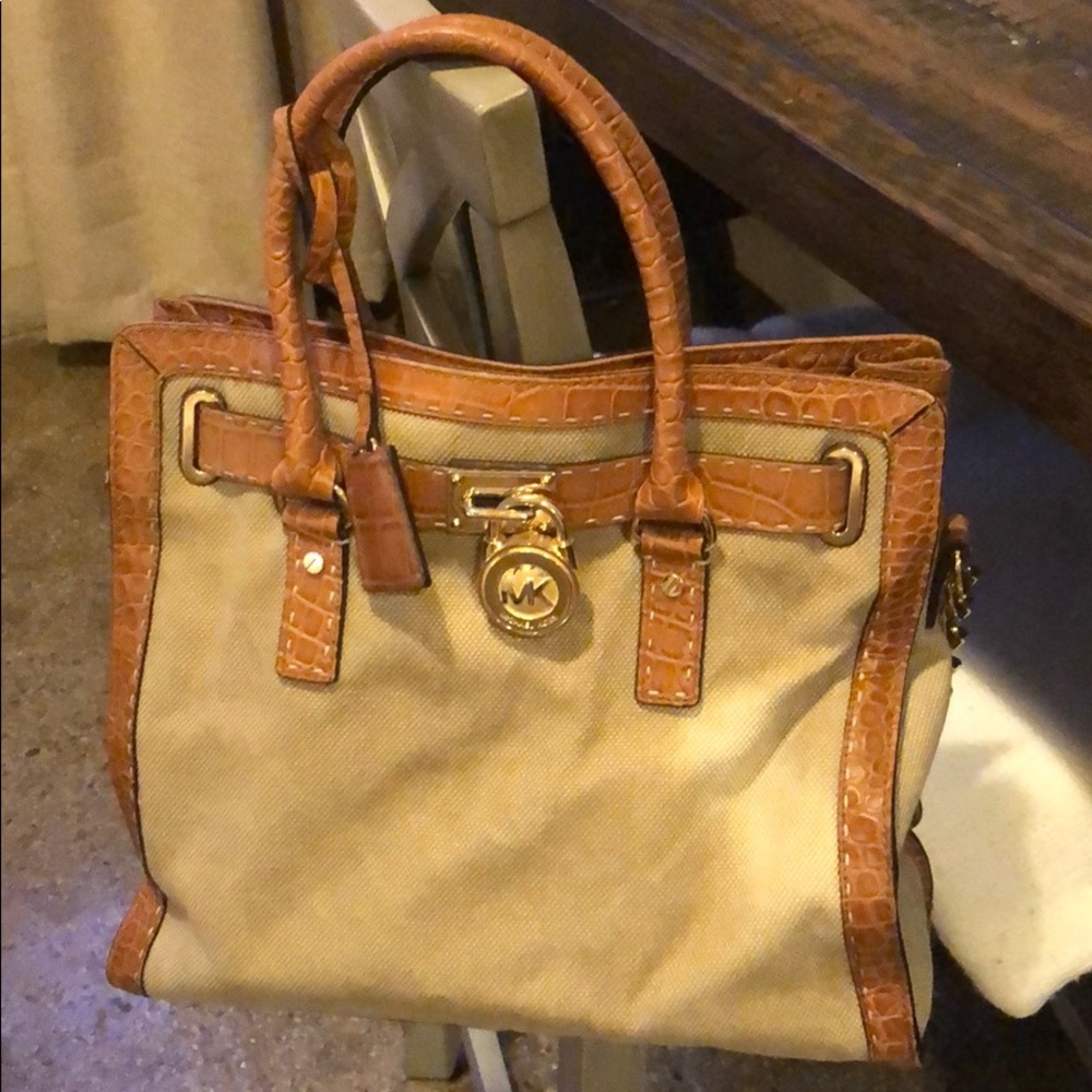 Michael Kors purse - Picture 1 of 3